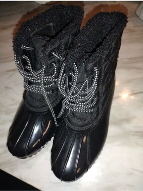 Women's Black Quilted Winter Duck Boots